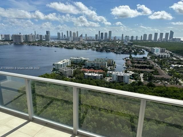 16385 Biscayne Blvd # 7, North Miami Beach FL 33160 — 36