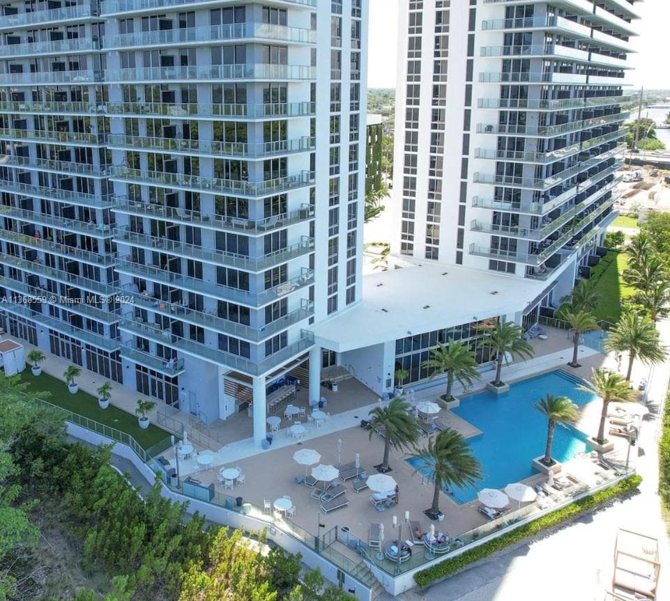 16385 Biscayne Blvd # 7, North Miami Beach FL 33160 — 1