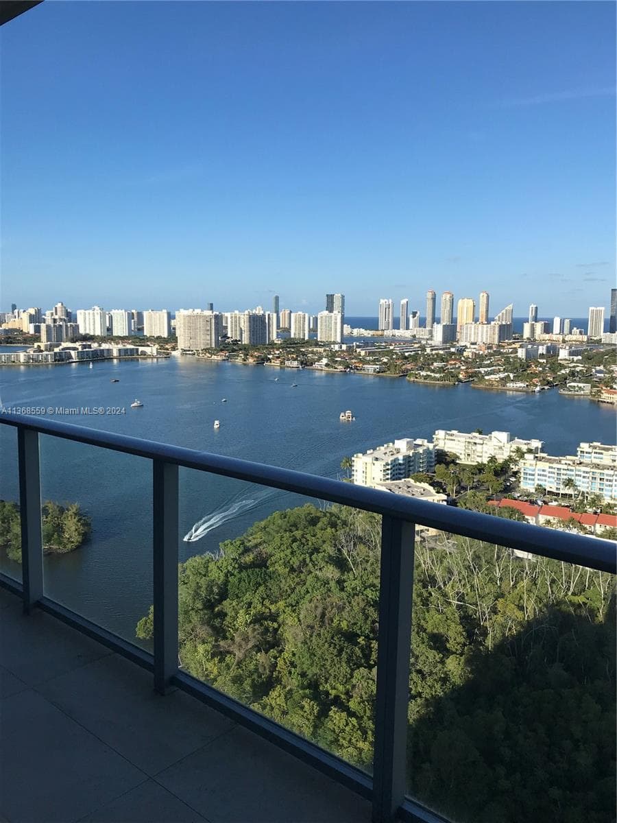 16385 Biscayne Blvd # 7, North Miami Beach FL 33160 — 5