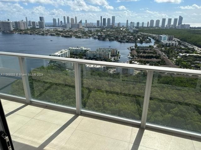 16385 Biscayne Blvd # 7, North Miami Beach FL 33160 — 20