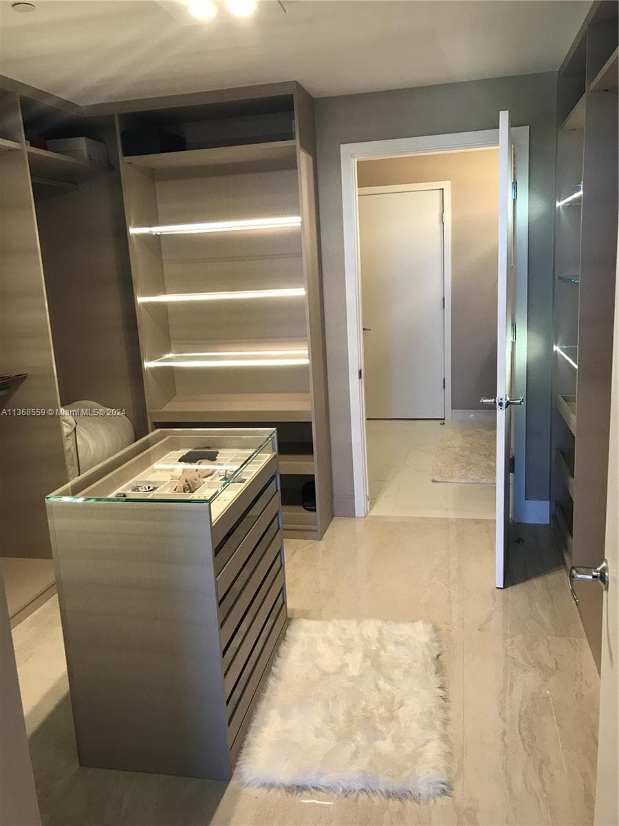 16385 Biscayne Blvd # 7, North Miami Beach FL 33160 — 9