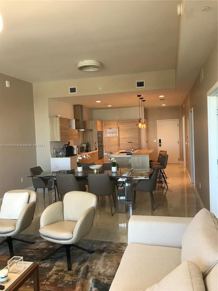 16385 Biscayne Blvd # 7, North Miami Beach FL 33160 — 14