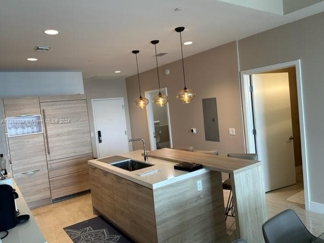 16385 Biscayne Blvd # 7, North Miami Beach FL 33160 — 18