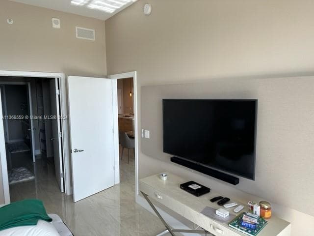 16385 Biscayne Blvd # 7, North Miami Beach FL 33160 — 37
