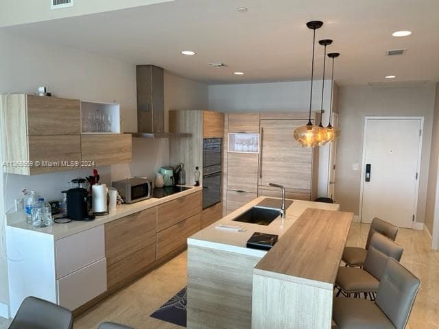 16385 Biscayne Blvd # 7, North Miami Beach FL 33160 — 19