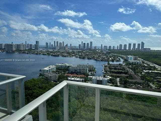16385 Biscayne Blvd # 7, North Miami Beach FL 33160 — 39