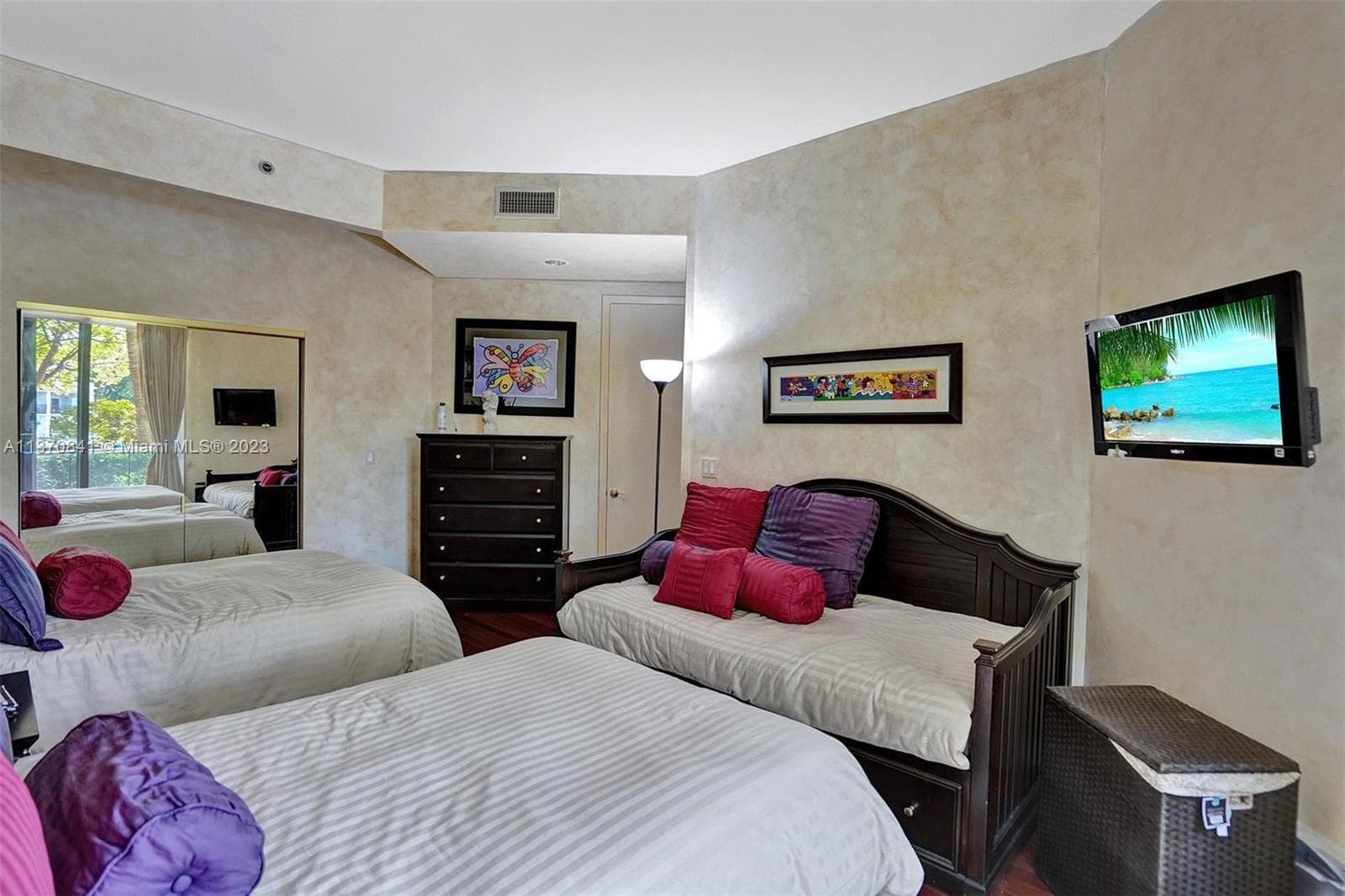 2600 Island Blvd # 101, Aventura FL 33160 — 27