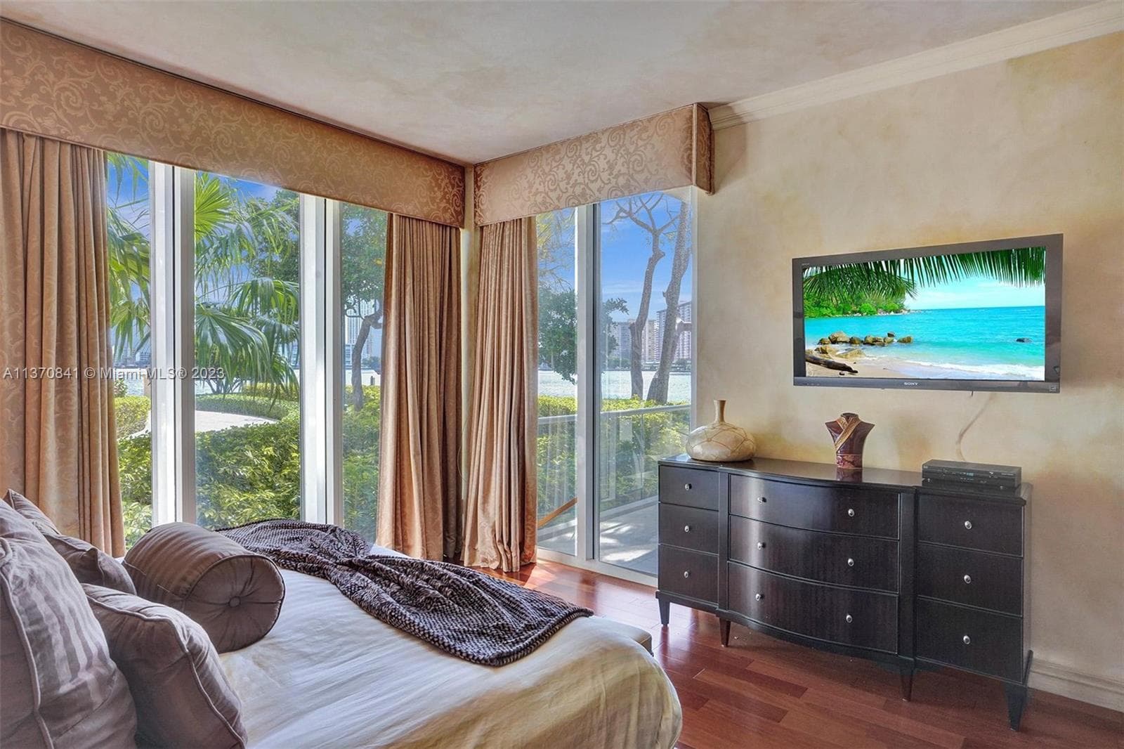 2600 Island Blvd # 101, Aventura FL 33160 — 3