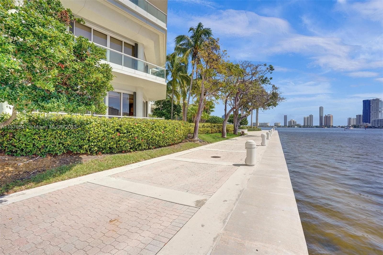 2600 Island Blvd # 101, Aventura FL 33160 — 32