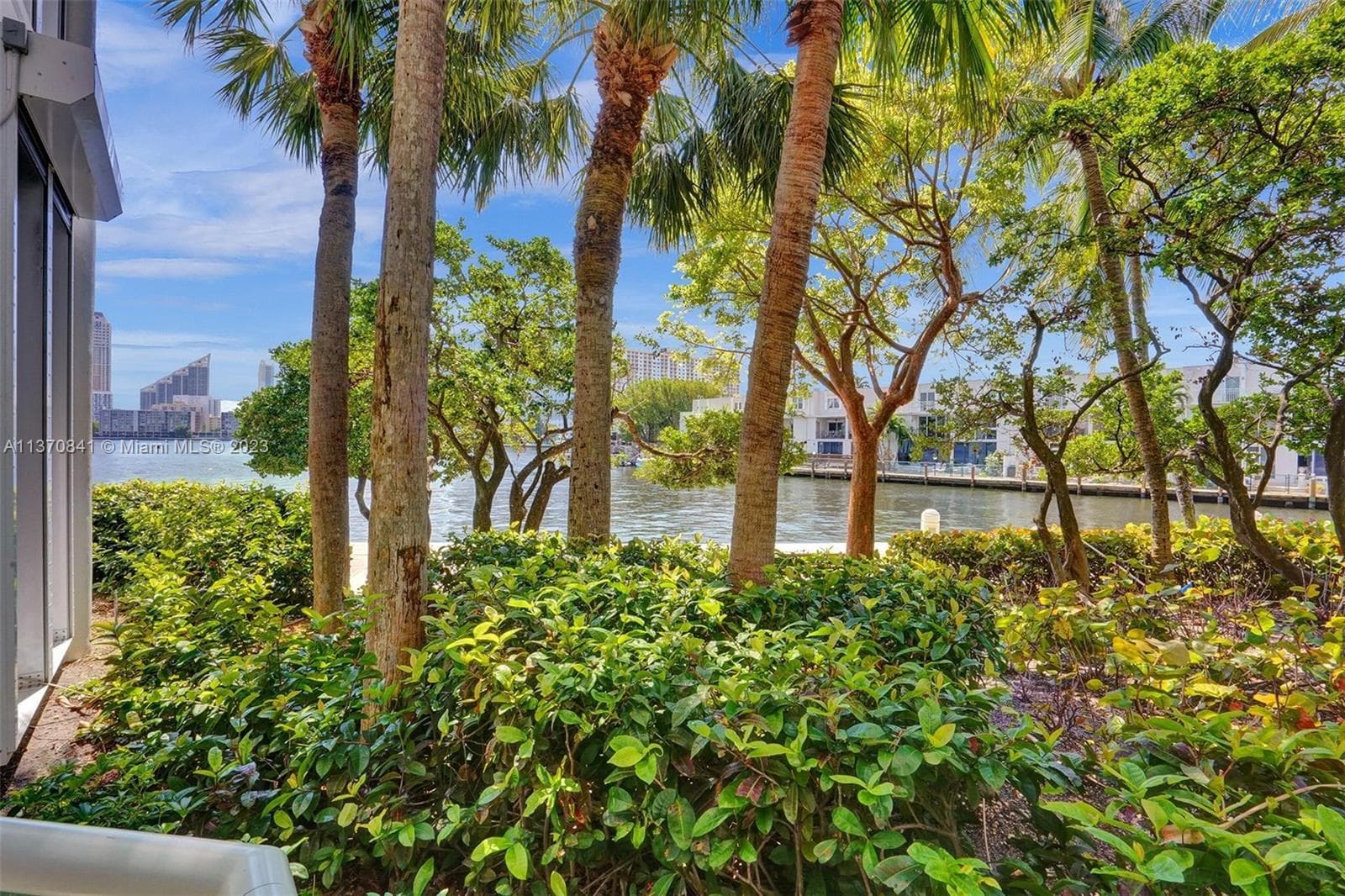 2600 Island Blvd # 101, Aventura FL 33160 — 29