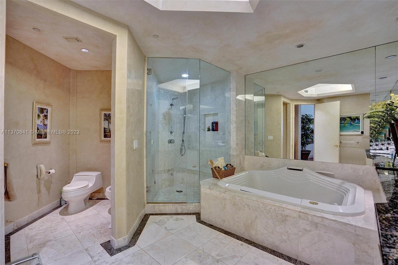 2600 Island Blvd # 101, Aventura FL 33160 — 25