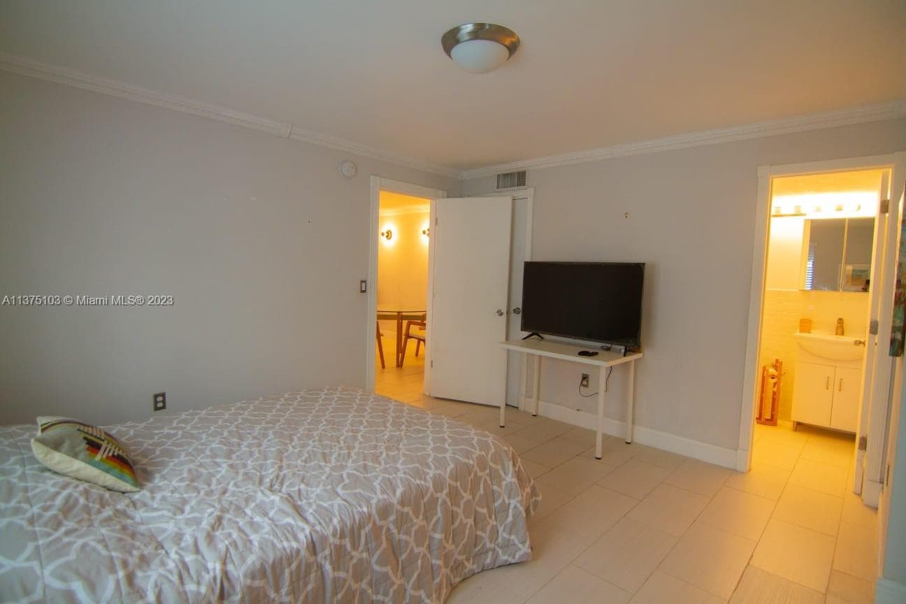 753 Michigan Ave # 2C, Miami Beach FL 33139 — 6