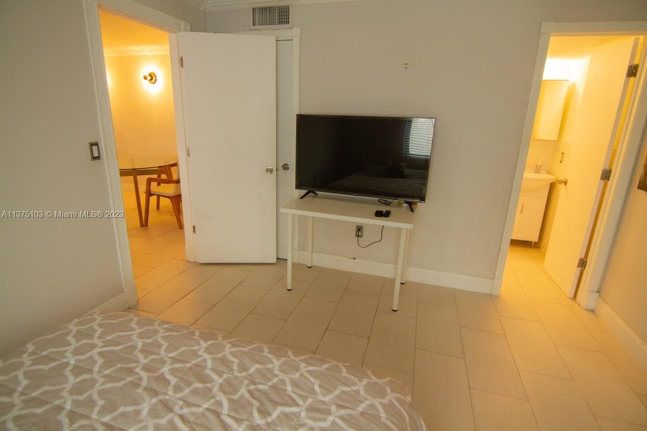753 Michigan Ave # 2C, Miami Beach FL 33139 — 4