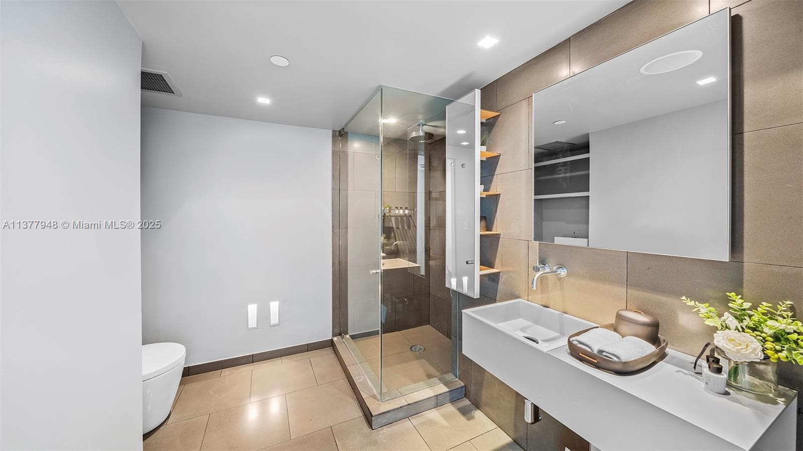 101 20th St # 3909, Miami Beach FL 33139 — 55