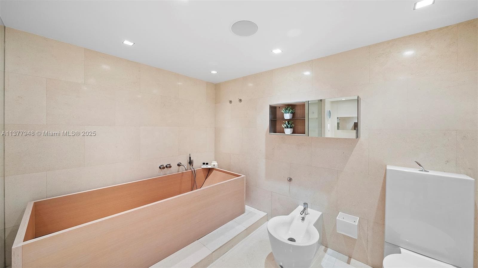 101 20th St # 3909, Miami Beach FL 33139 — 48