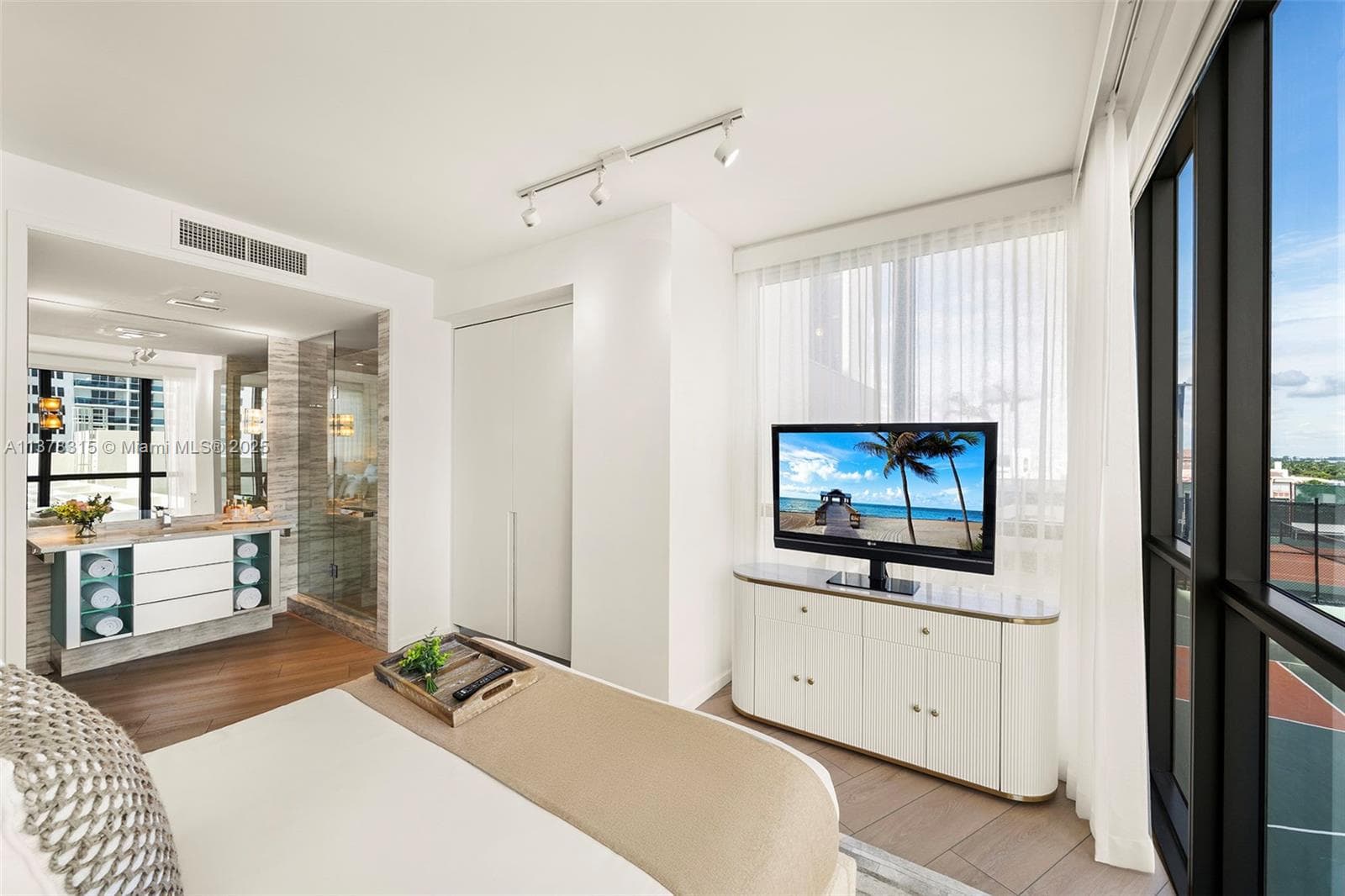 2201 Collins Ave # 811, Miami Beach FL 33139 — 23