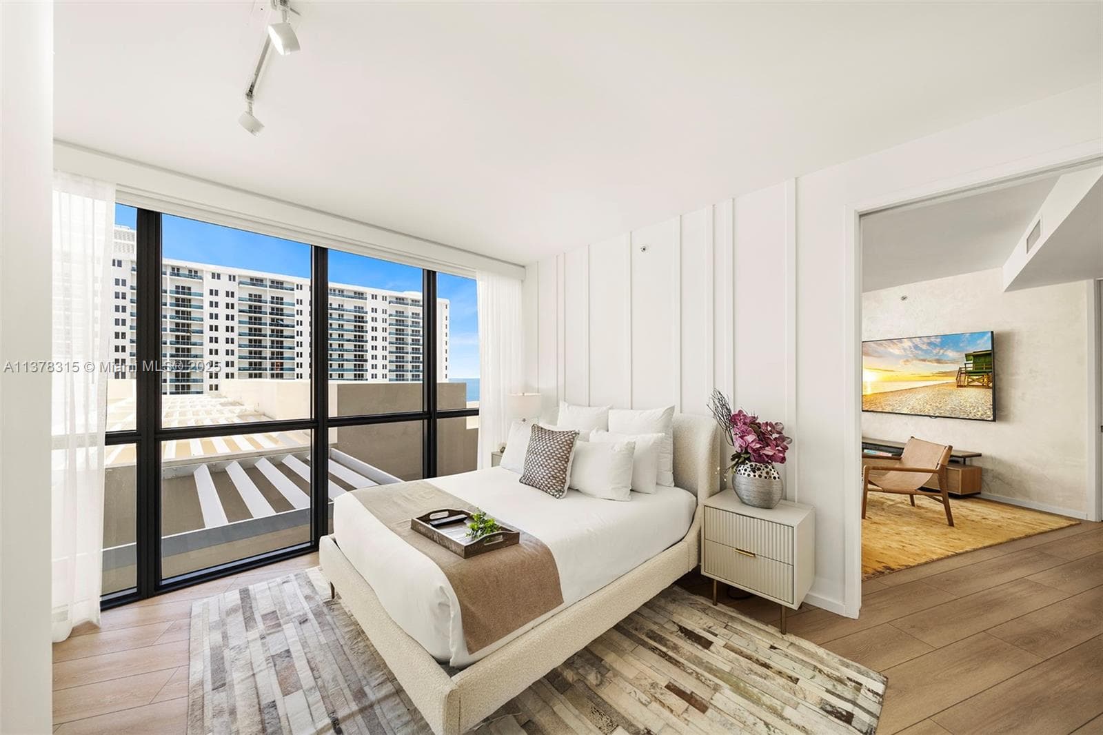 2201 Collins Ave # 811, Miami Beach FL 33139 — 22