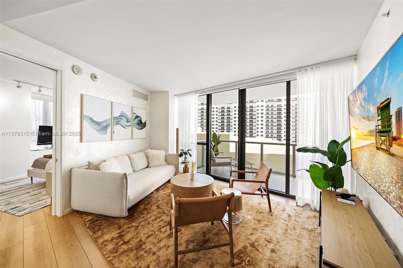 2201 Collins Ave # 811, Miami Beach FL 33139 — 1