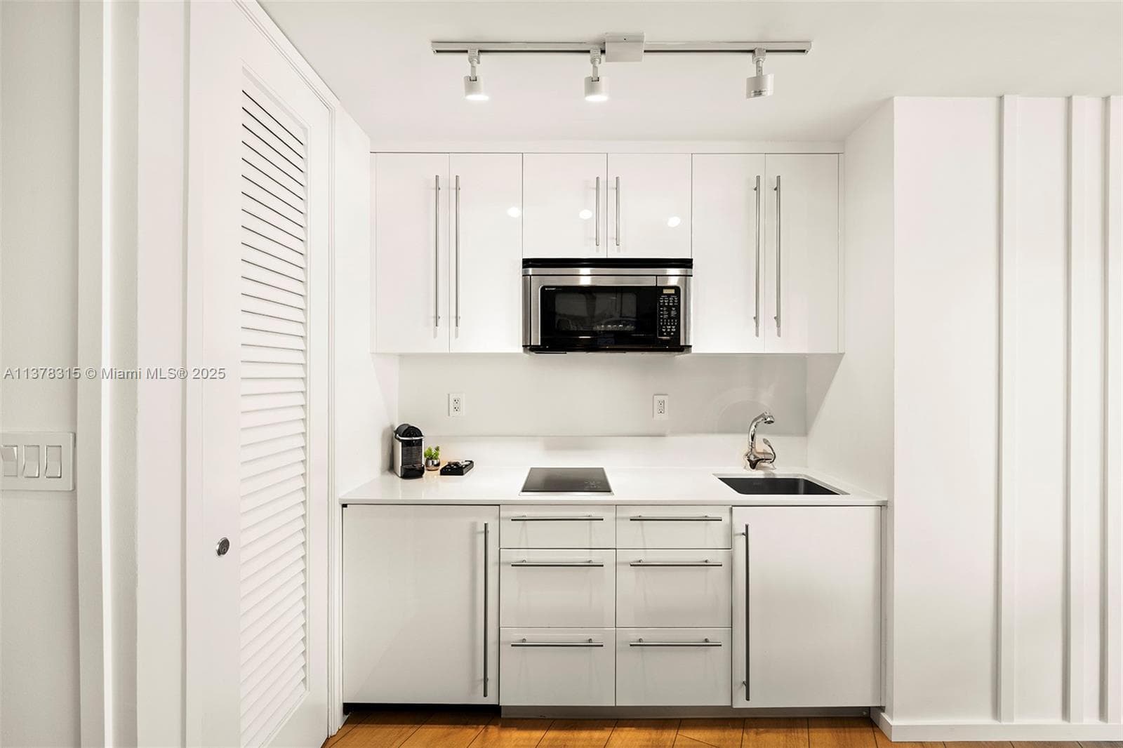 2201 Collins Ave # 811, Miami Beach FL 33139 — 10