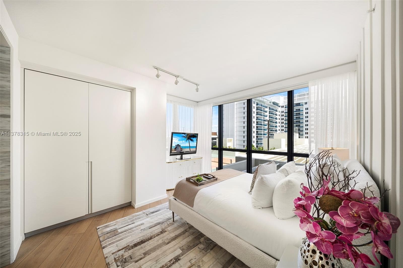 2201 Collins Ave # 811, Miami Beach FL 33139 — 21