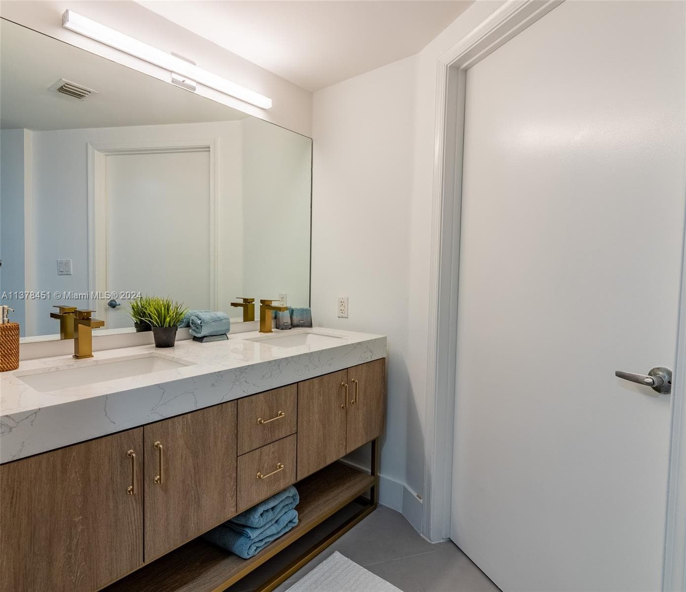 1750 N Bayshore Dr # 3201, Miami FL 33132 — 27
