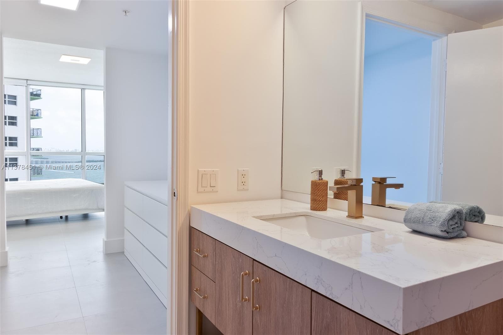 1750 N Bayshore Dr # 3201, Miami FL 33132 — 22