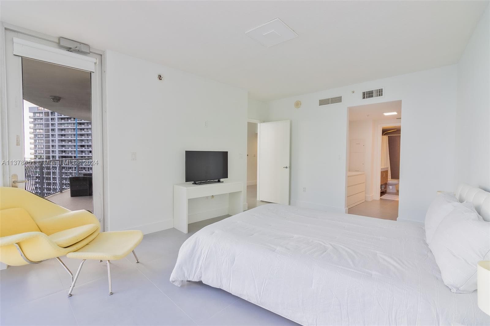 1750 N Bayshore Dr # 3201, Miami FL 33132 — 18