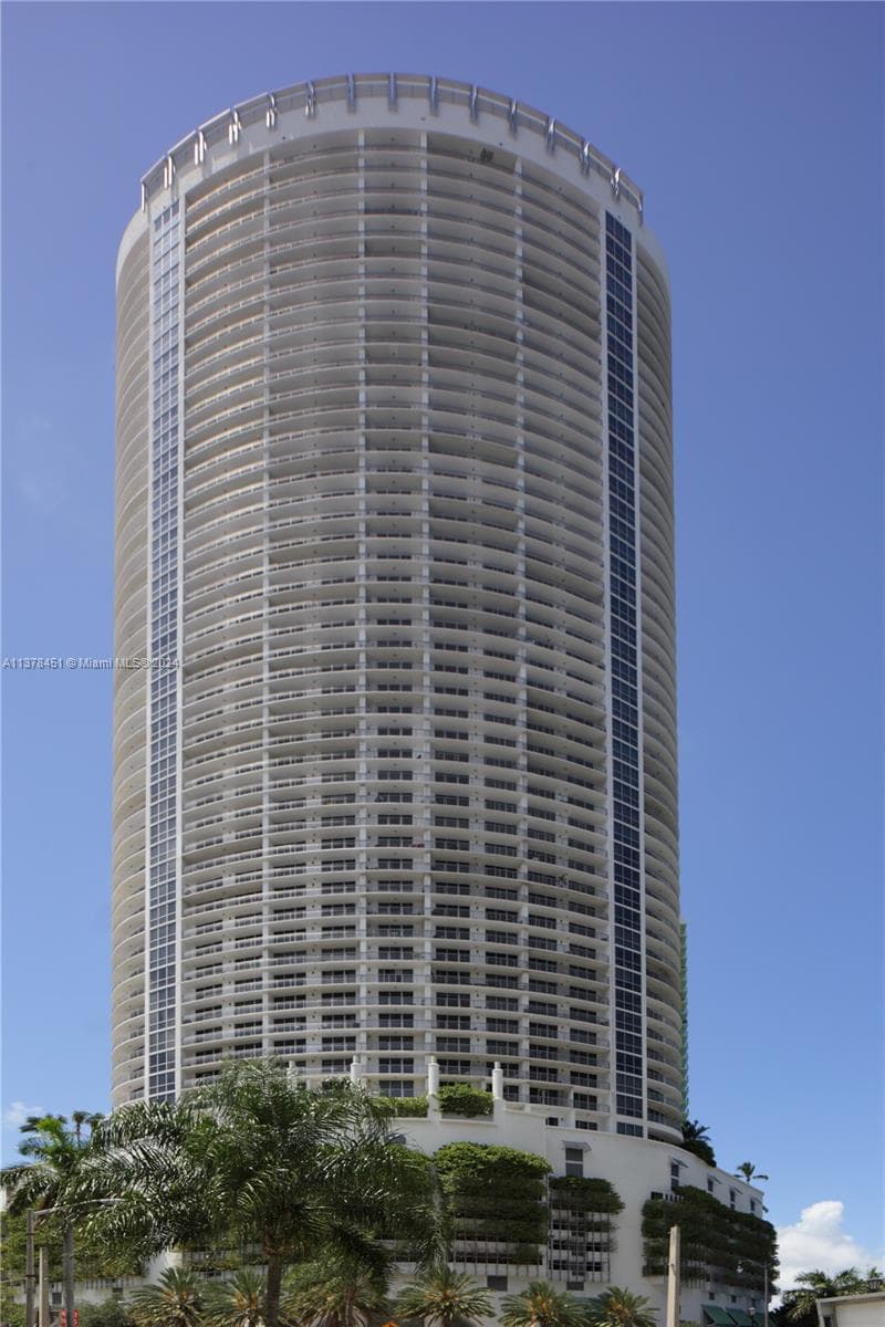 1750 N Bayshore Dr # 3201, Miami FL 33132 — 35