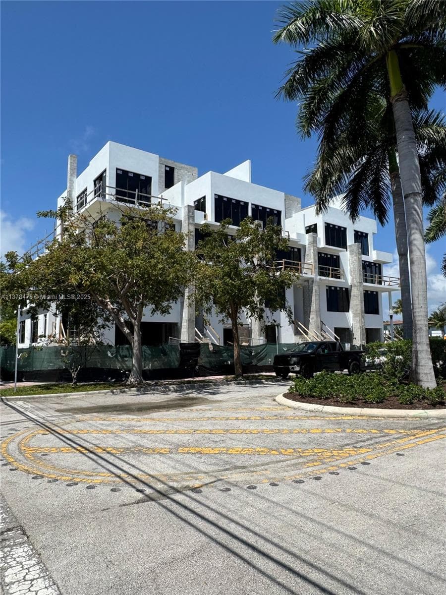 7300 Trouville Esplanade # 3, Miami Beach FL 33141 — 8