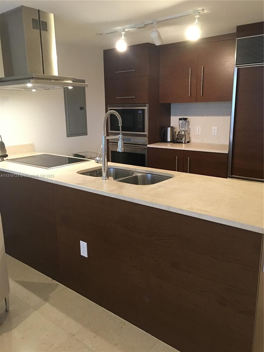 495 Brickell Ave # 3603, Miami FL 33131 — 25