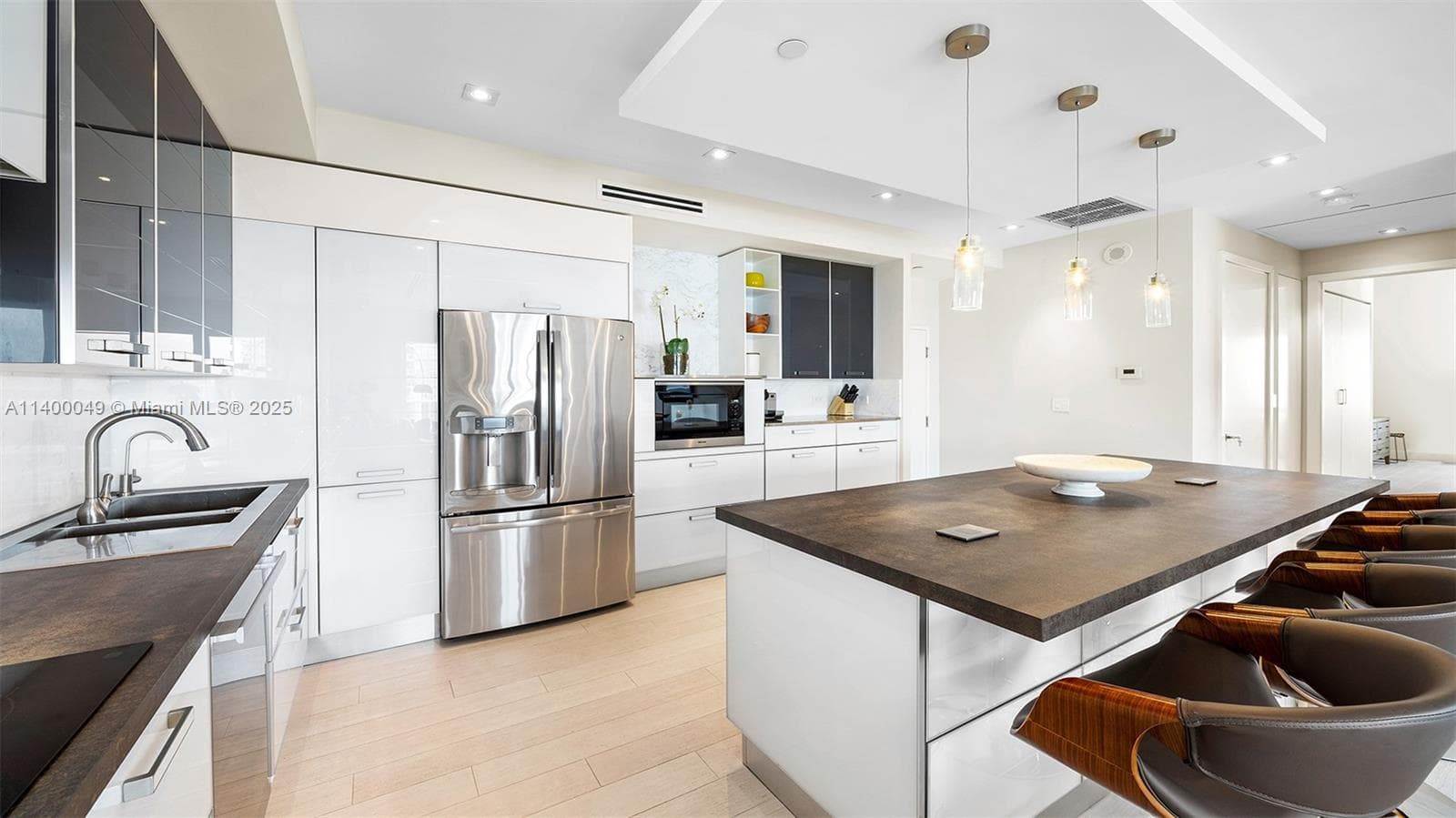 Roney Palace Condo, Miami Beach, FL — 32