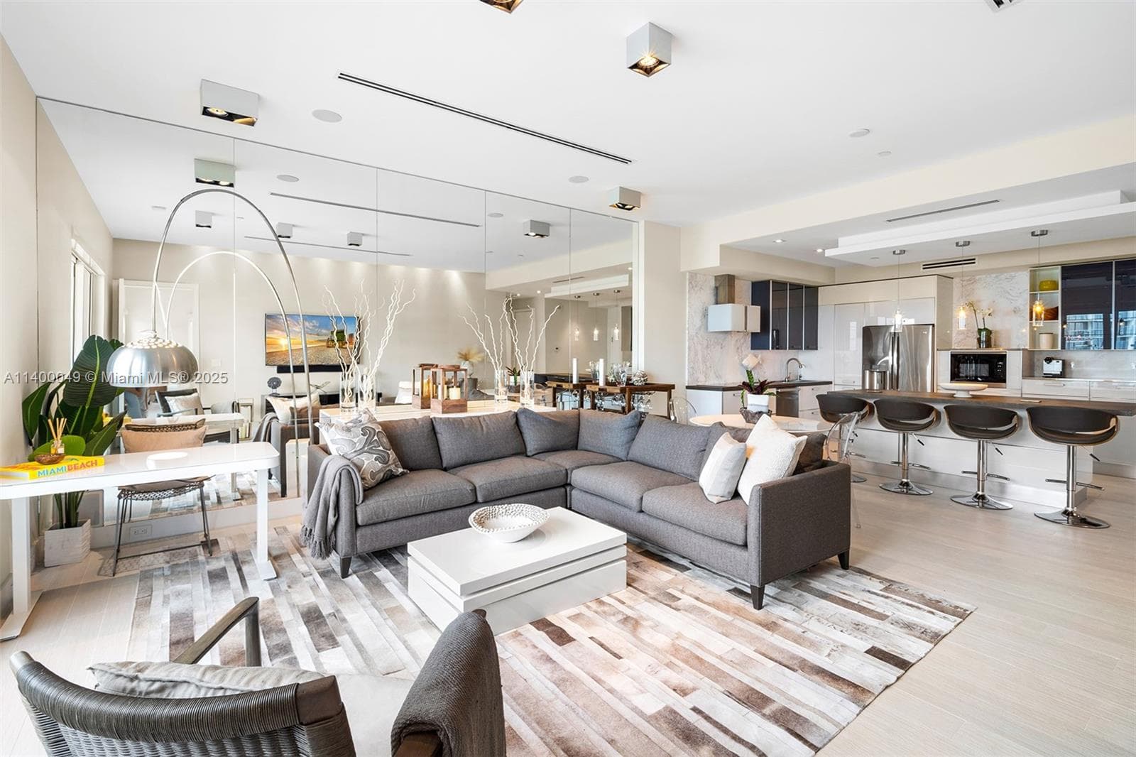Roney Palace Condo, Miami Beach, FL — 1