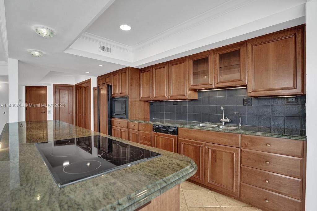 19667 Turnberry Way # 26B, Aventura FL 33180 — 12