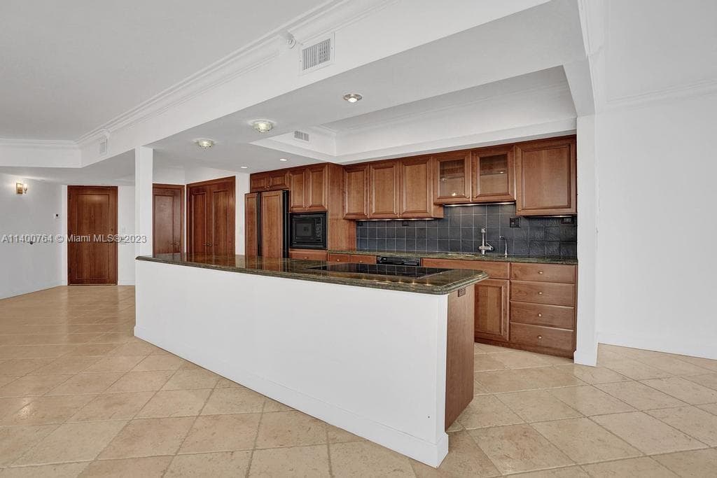 19667 Turnberry Way # 26B, Aventura FL 33180 — 9