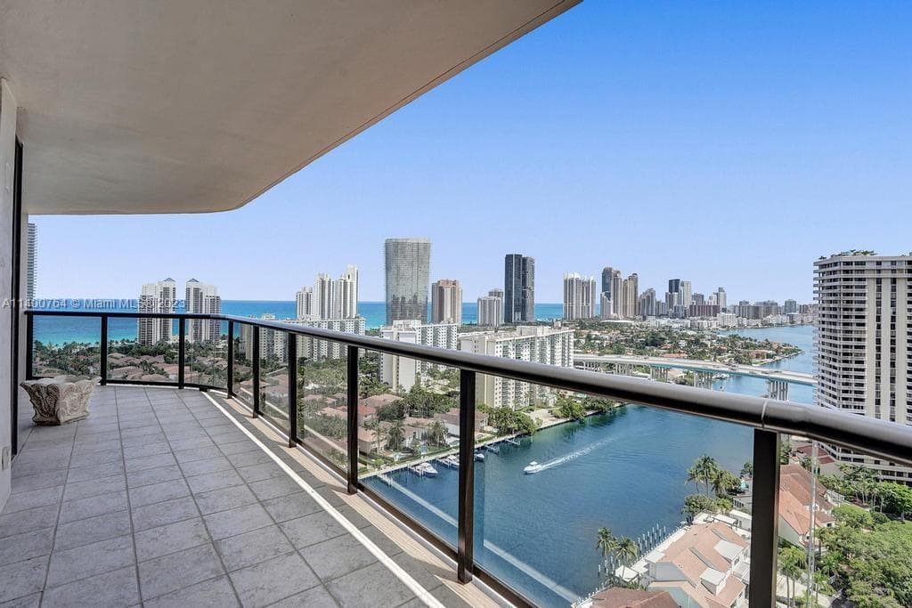 19667 Turnberry Way # 26B, Aventura FL 33180 — 33