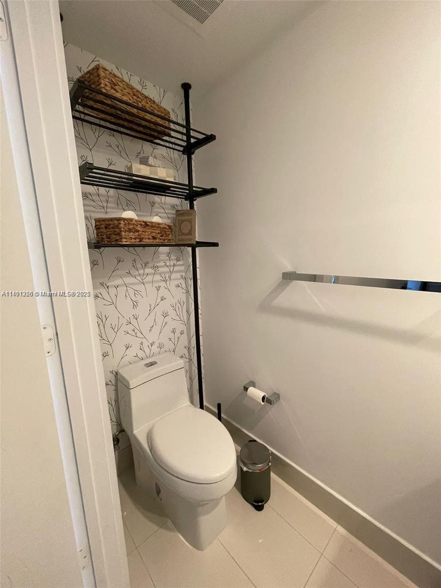 121 NE 34 St # 2215, Miami FL 33137 — 16