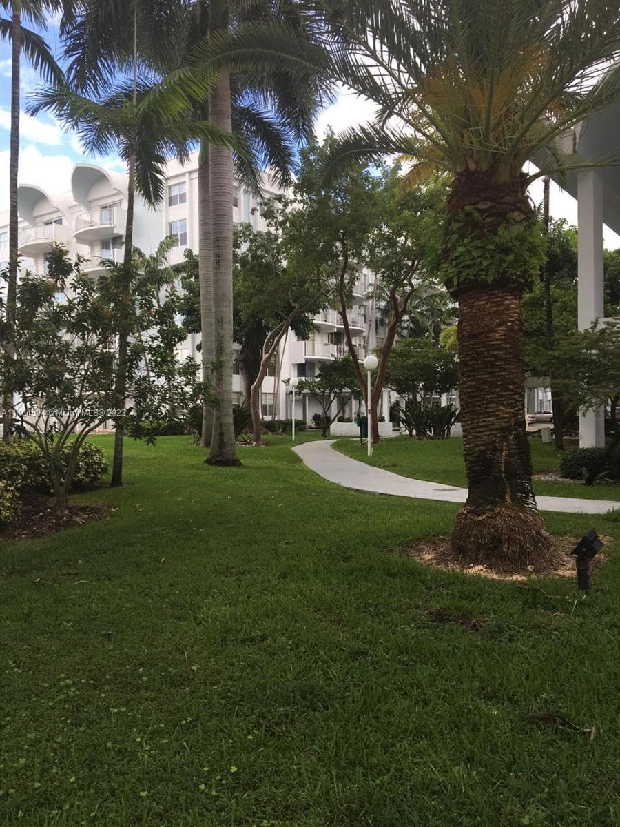 496 NW 165th St Rd # D312, Miami FL 33169 — 5