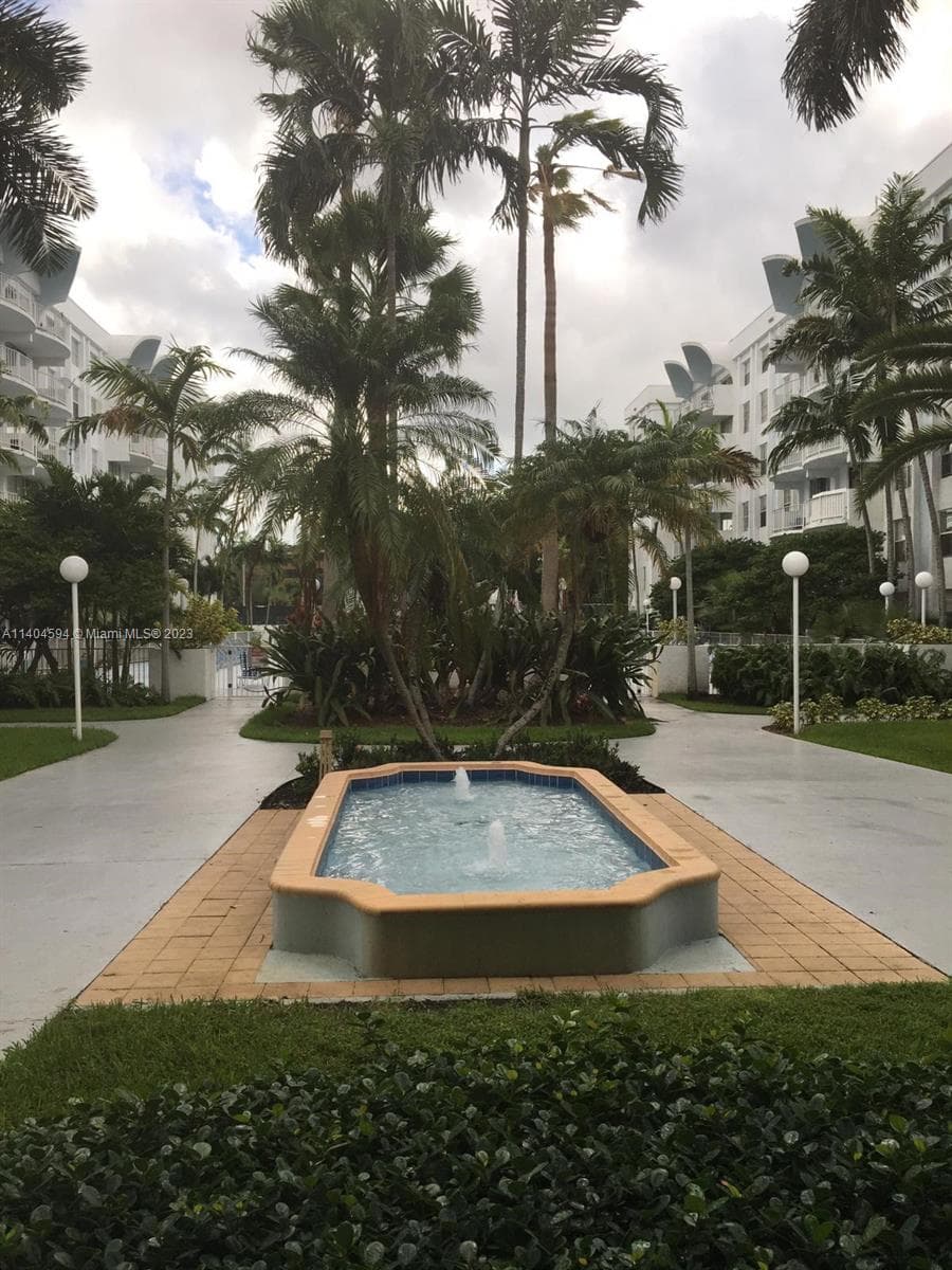 496 NW 165th St Rd # D312, Miami FL 33169 — 4