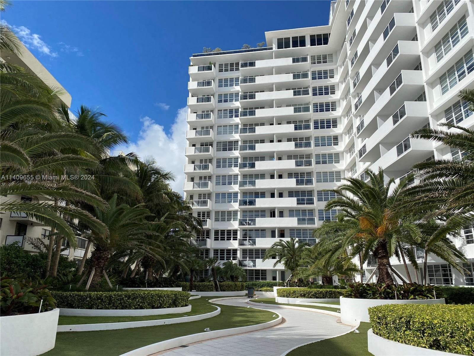 100 Lincoln Rd # 939, Miami Beach FL 33139 — 1