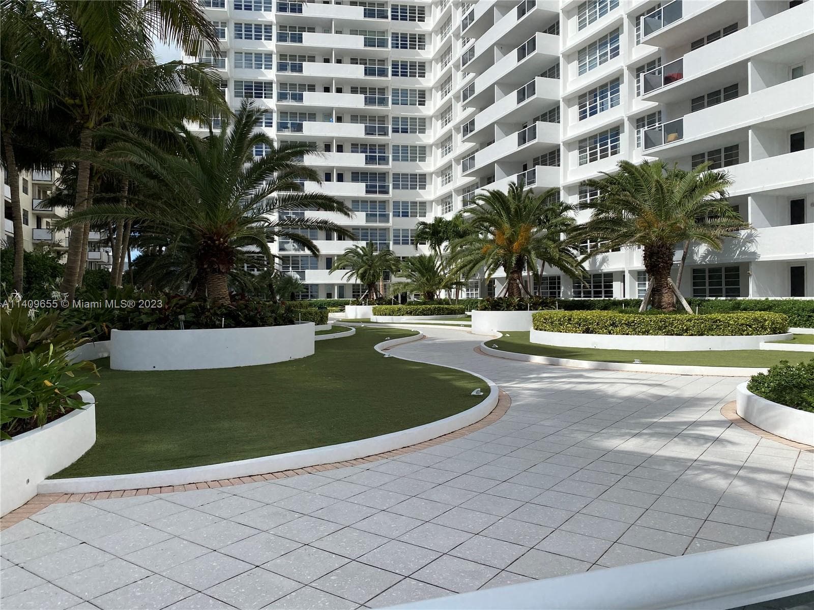 100 Lincoln Rd # 939, Miami Beach FL 33139 — 10