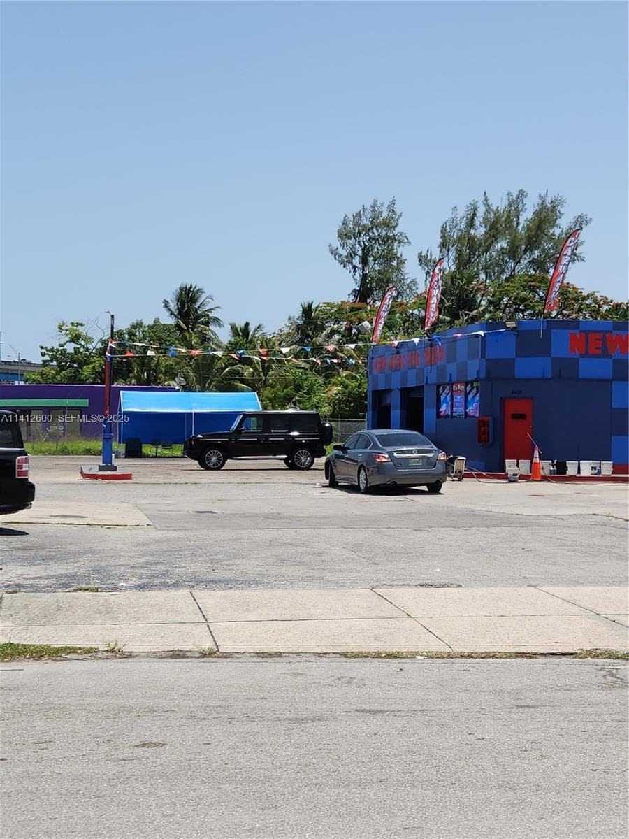 4420 NW 7th Ave, Miami FL 33127 — 3