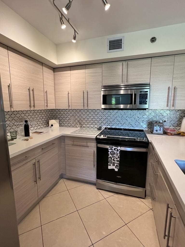 19901 E Country Club Dr # 2505, Aventura FL 33180 — 8