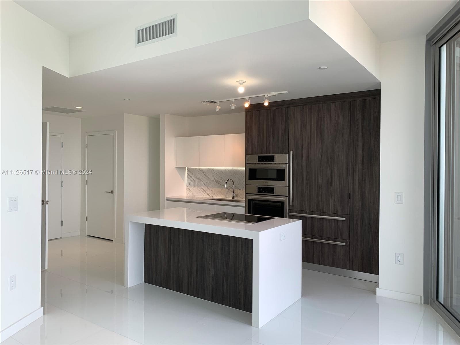 851 NE 1st Ave # 2702, Miami FL 33132 — 2