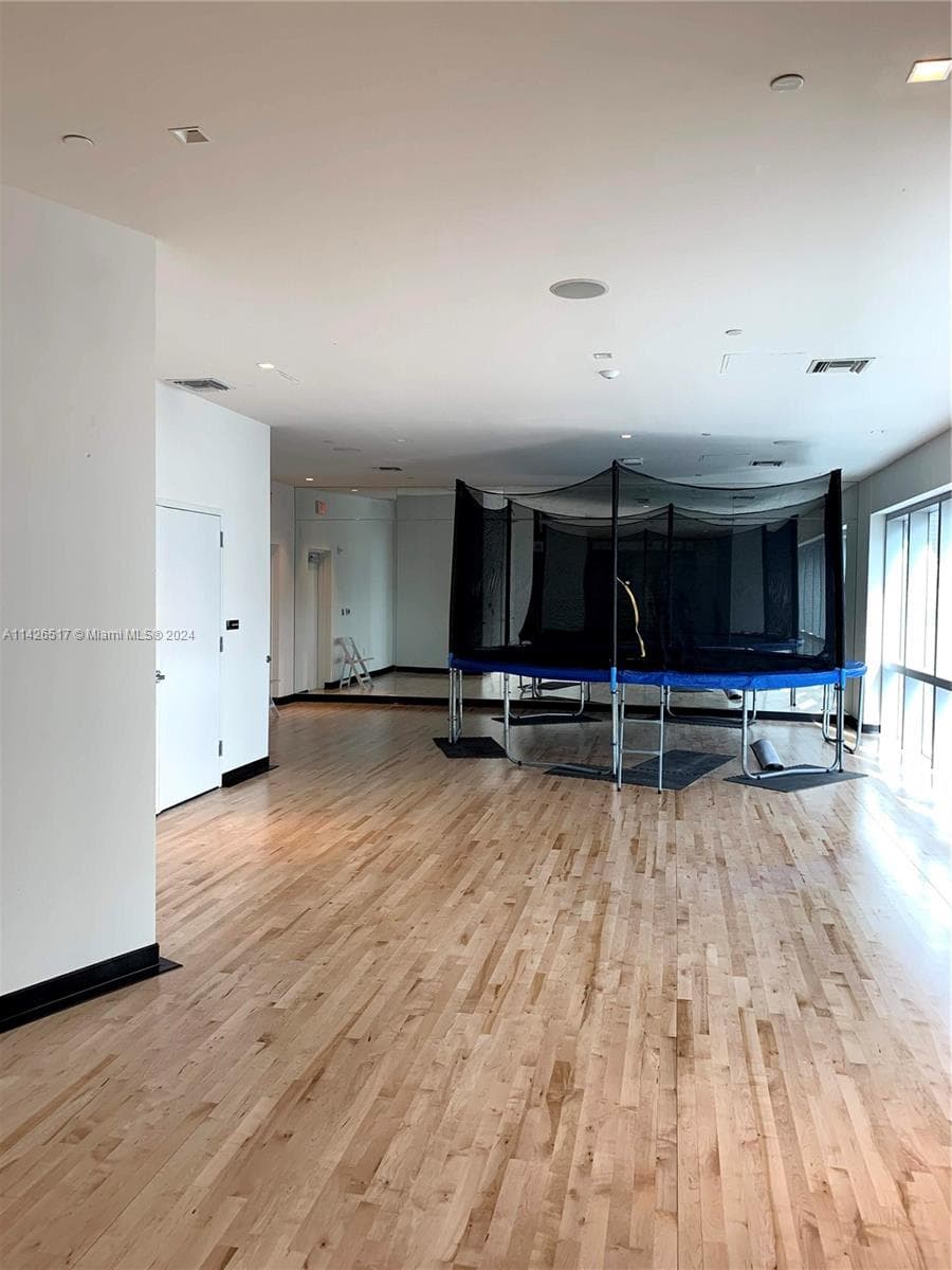 851 NE 1st Ave # 2702, Miami FL 33132 — 47