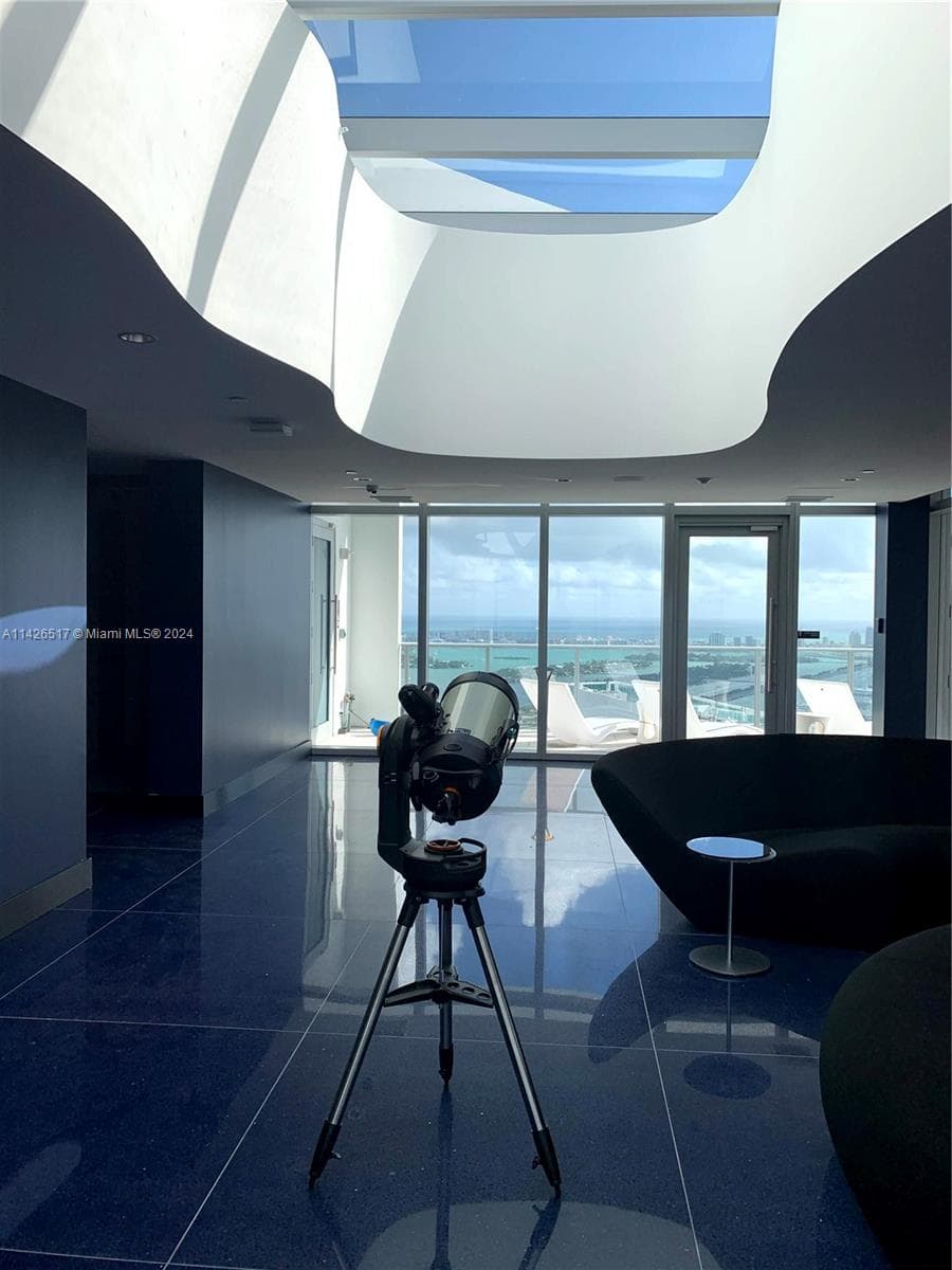 851 NE 1st Ave # 2702, Miami FL 33132 — 57