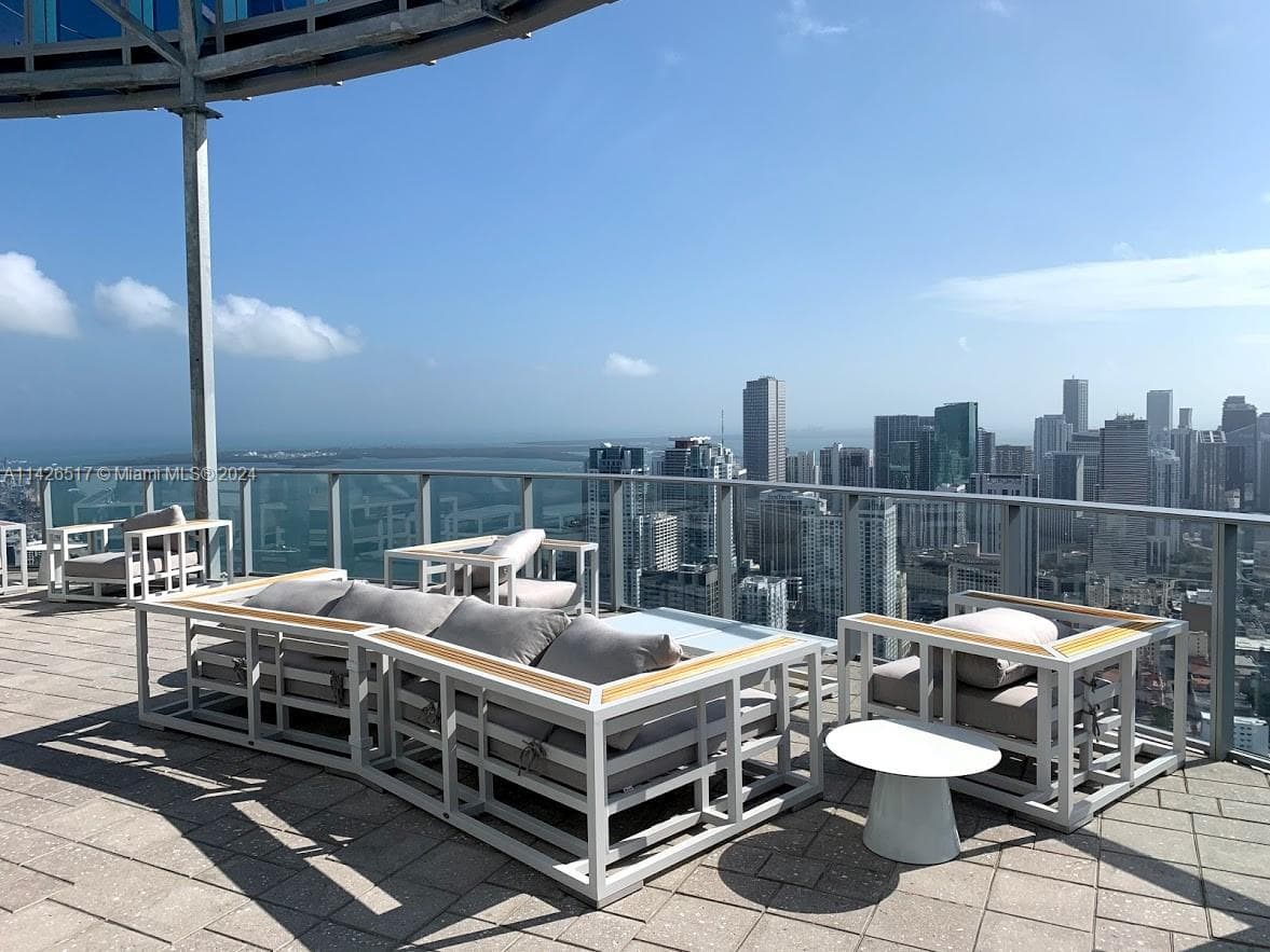 851 NE 1st Ave # 2702, Miami FL 33132 — 53