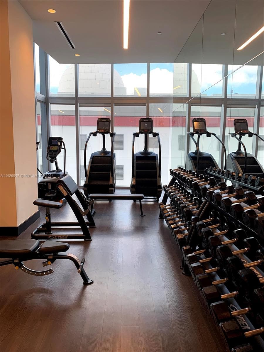 851 NE 1st Ave # 2702, Miami FL 33132 — 22