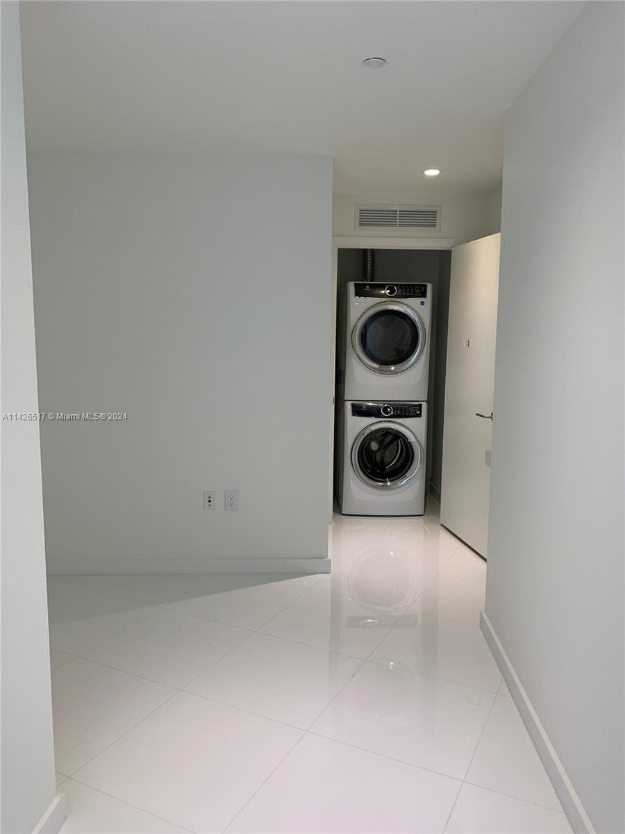 851 NE 1st Ave # 2702, Miami FL 33132 — 7