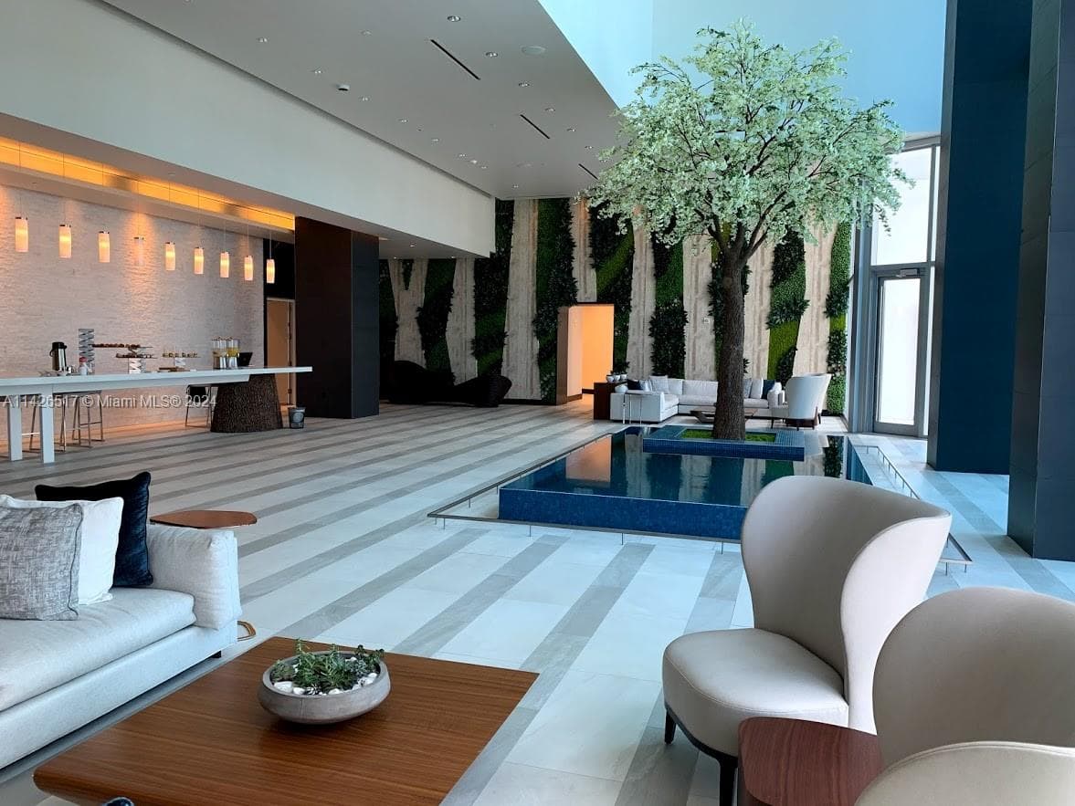 851 NE 1st Ave # 2702, Miami FL 33132 — 28