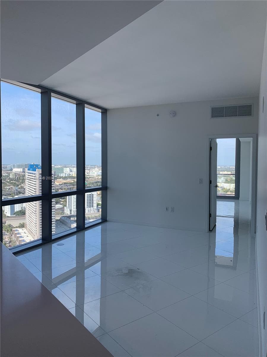 851 NE 1st Ave # 2702, Miami FL 33132 — 5